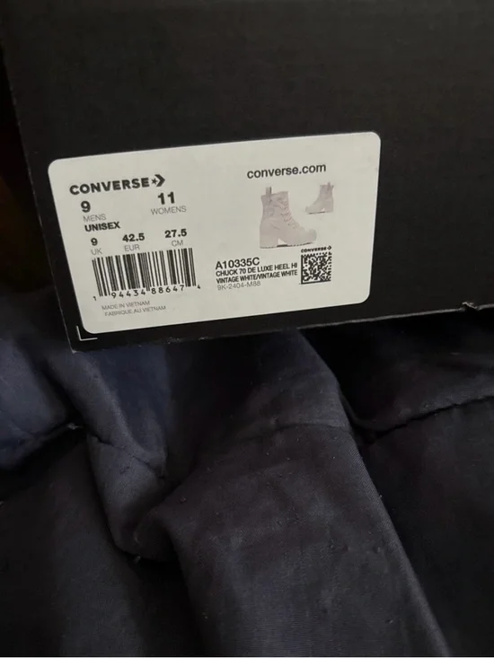 Converse Women's Chunky Platform Lace-Up Boots in Cream - Picture 2 of 5